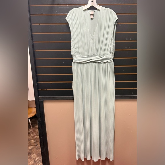Elegant sage Green Pleated Dress - Picture 1 of 3